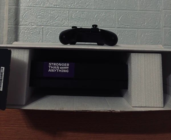 Xbox One X 1TB – 4K REAL – ca noua – Pachet cu 8 Jocuri