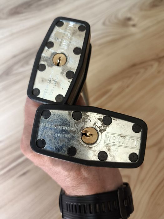Катинари Abus 42/70 с дълга скоба