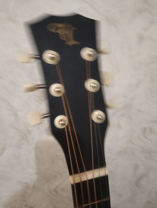 Гитара акустическая