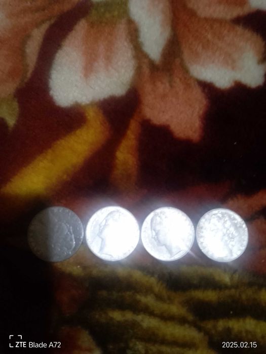 Vând 4monede50lire republica italiana1979m,vând1moneda5000lei2004 ,