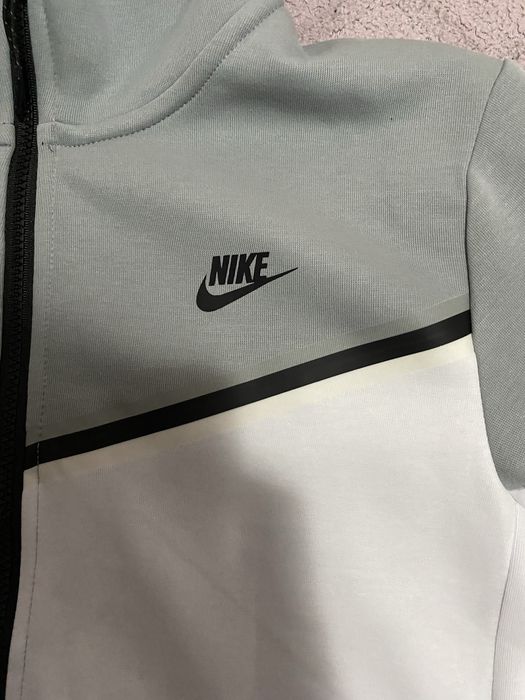Hanorac Nike Tech