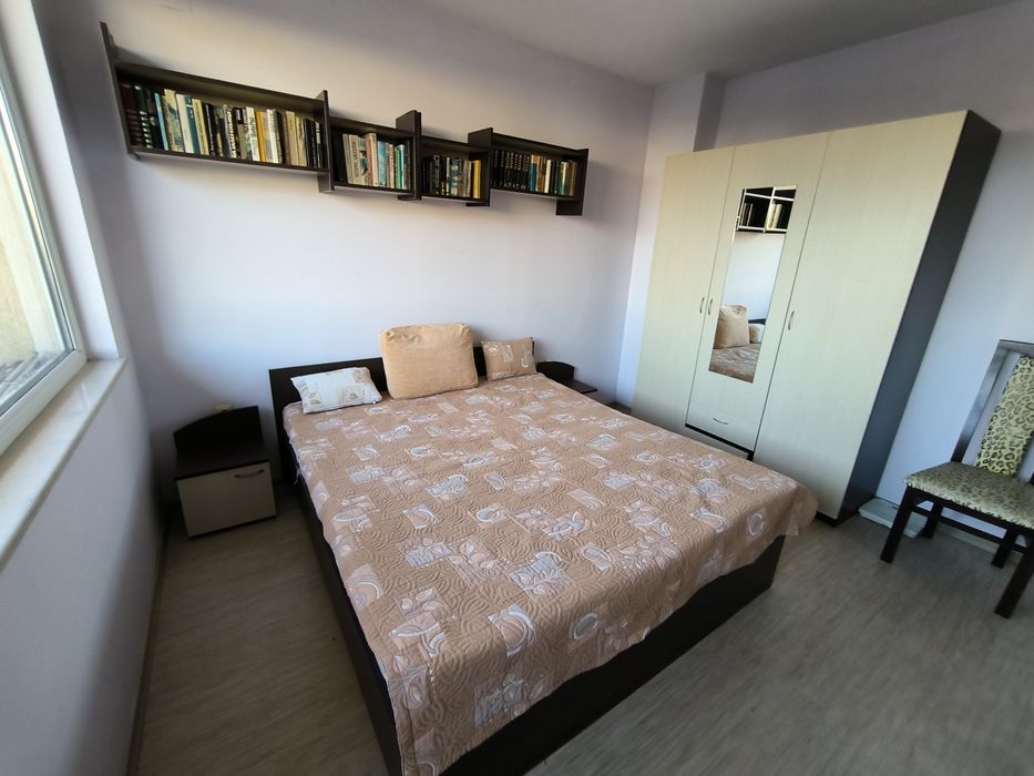 Спален комплект – легло, гардероб, скрин, нощни шкафчета, бюро