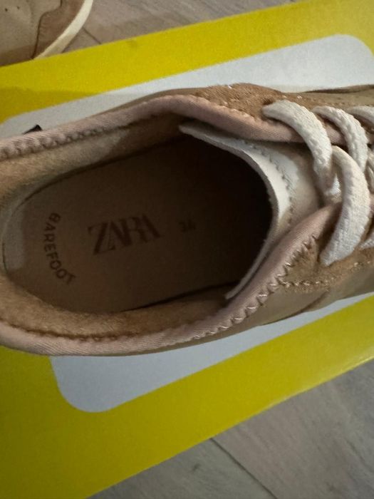 кроссовки ZARA .