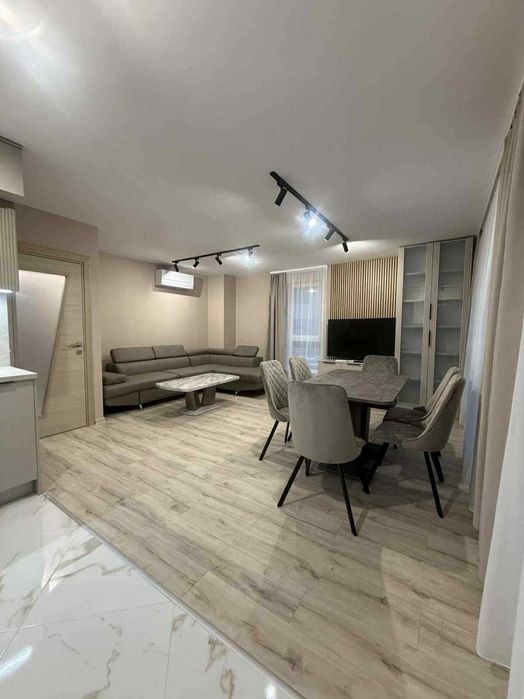 Дава се под наем Тристаен апартамент в Пловдив, Коматевски възел - 100 кв.м за 648.21 € - Снимка #1