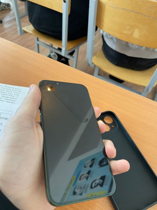 Продам Айфон 13