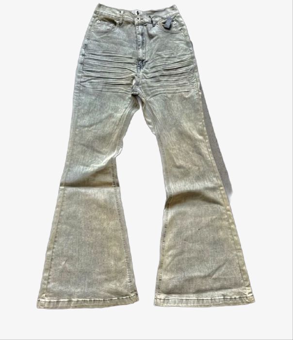 джинсы клеш с большим расходом