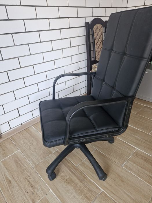 Кресло для компьютерной игры б/у.