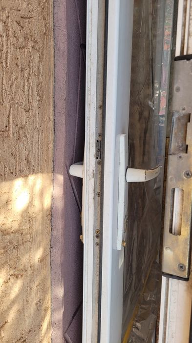 Пластиковая перегородка с дверью