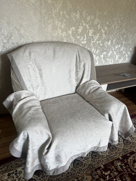 Диван и два кресла (Италия)