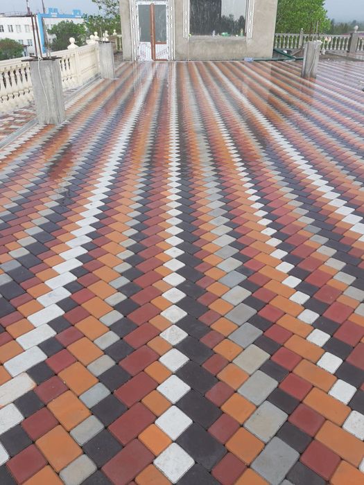 Kafel, burschatka, travertin, sokl toshlar ustasi va materillari bor