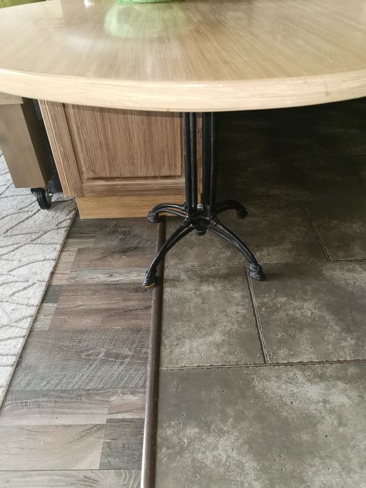 Трапеза маса за хранене с дървен плот и ковано желязо крак - 10%