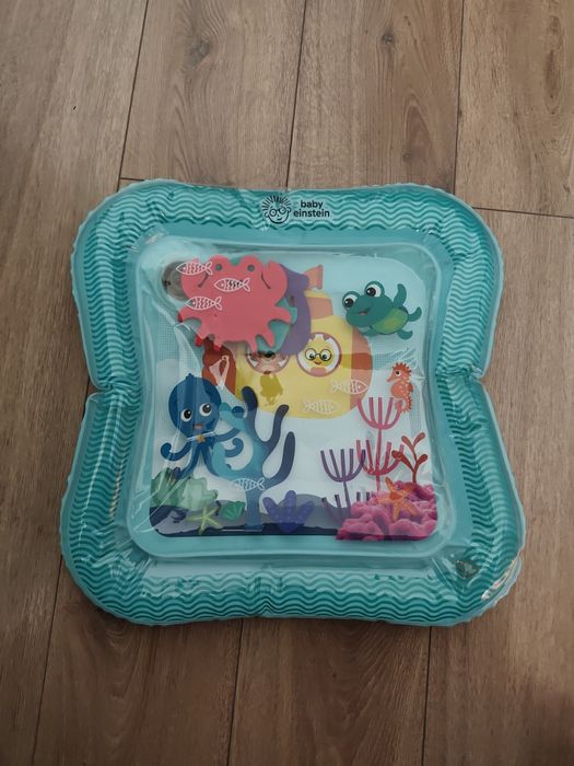 Saltea cu apa și colac bebeluși