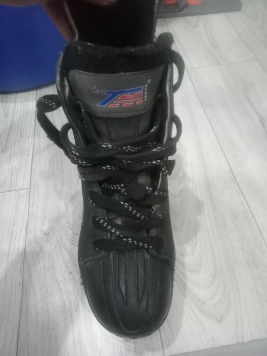 Продам коньки хоккейные