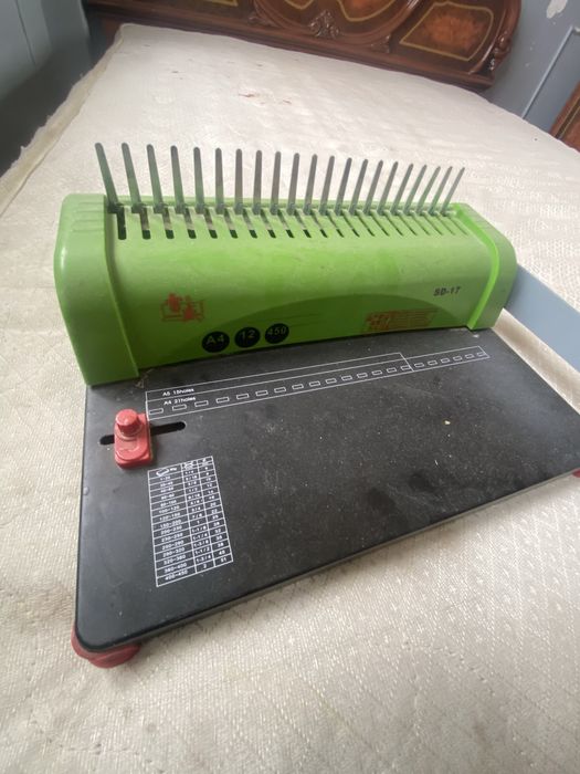 Дырокол для переплетов