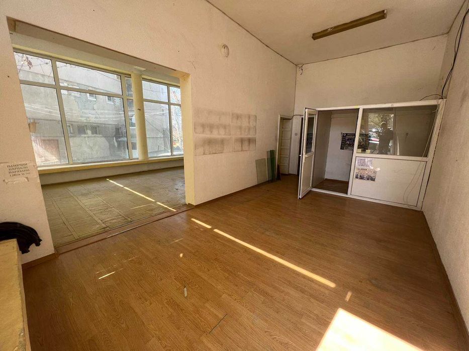 Продава се Магазин в Търговище, Център - 90 кв.м за 1134 €/кв.м - Снимка #1