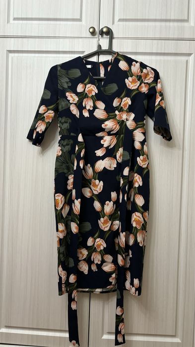 Продам женские платья