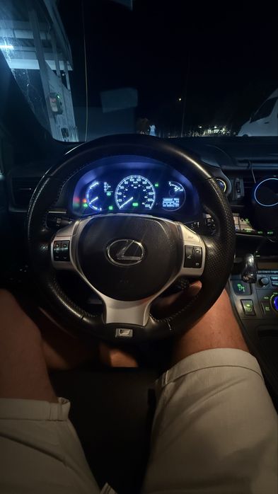 Vând Lexus CT200H F-Sport/hybrid/Alb perlat/Lux/ 169000km/Acte la zi