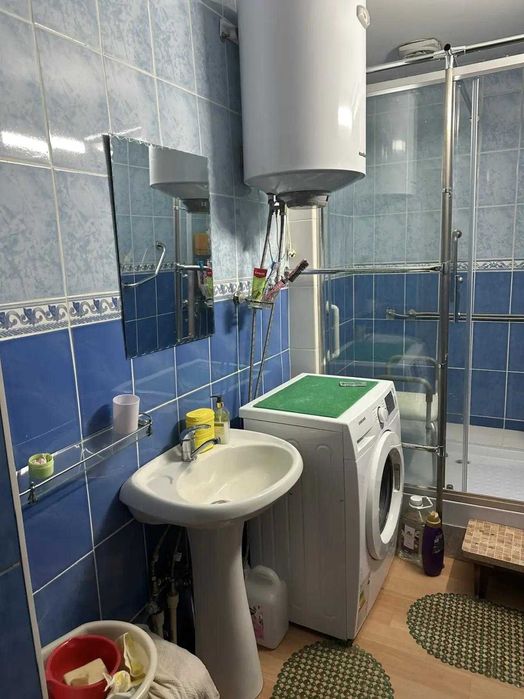 Продам благоустроинный дом в центре города .