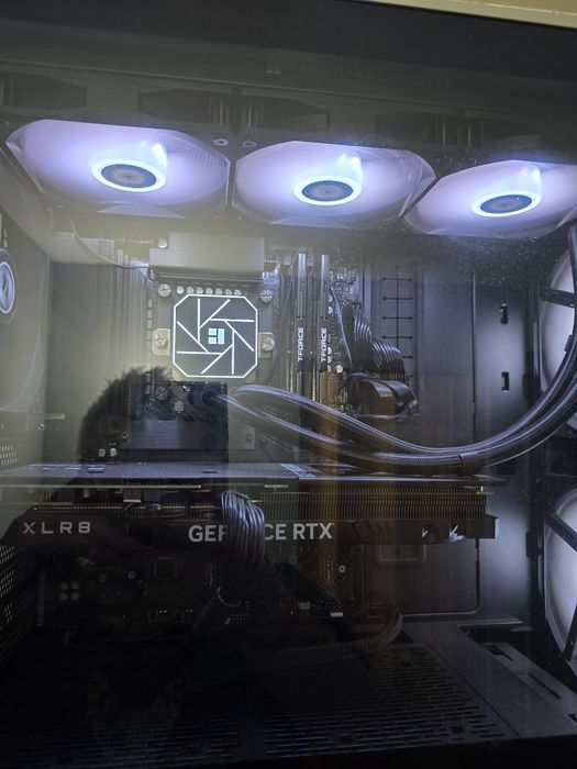 Продавам геймърски компютър i9 14900kf rtx 4070 super в гаранция