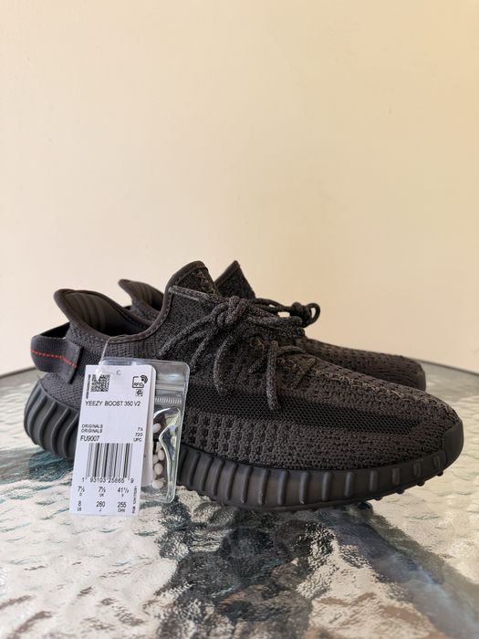 Yeezy 350 noi cu etichete