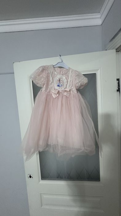 Продам нарядные платья для девочек