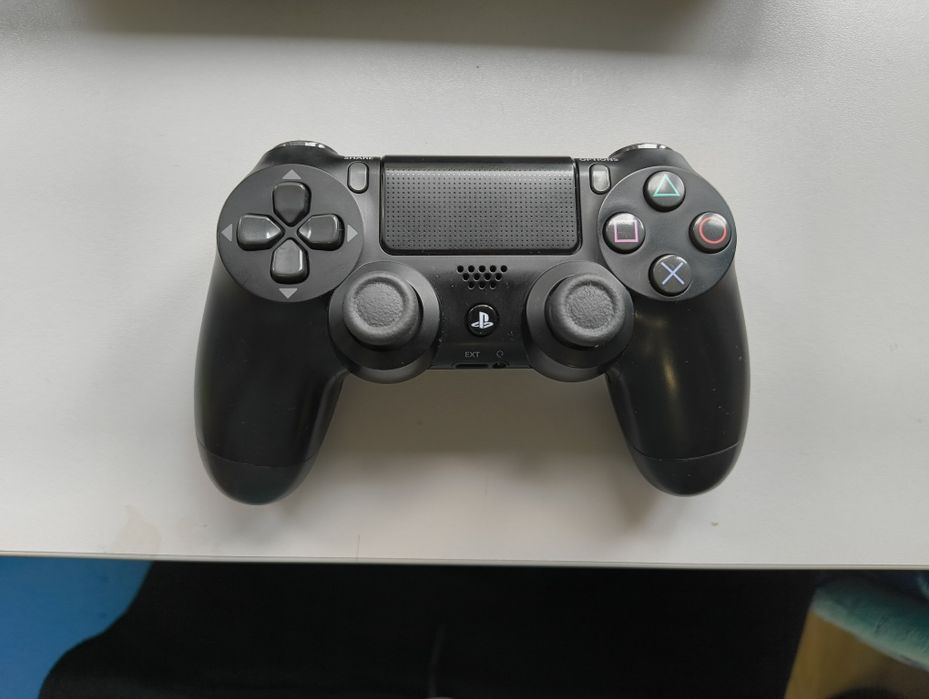 Vand Ps4 slim cu o manetă