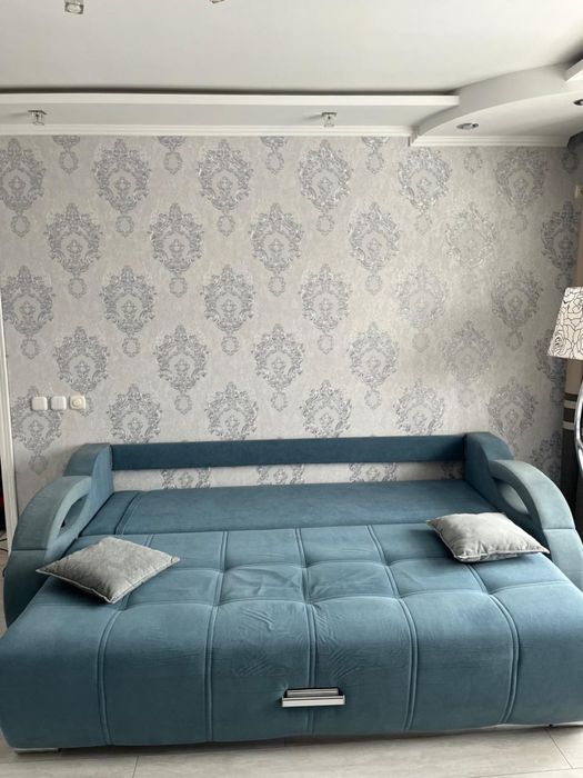 Продам новый диван пользовались 2-3 месяца