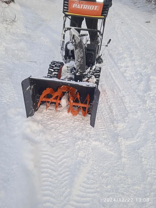 Срочно продам снегоуборочная машина