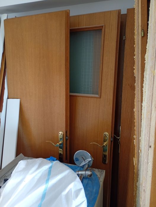 Vând uși interior furnir
