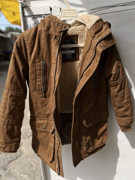 Продам теплую детсую шубку! Парку.