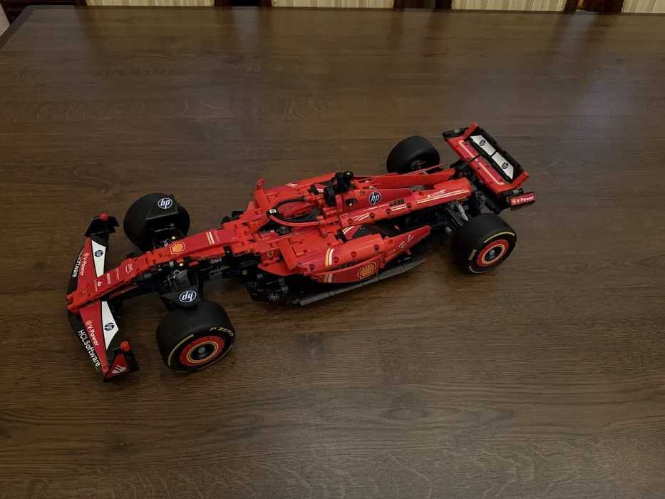 Новый Конструктор Ferrari SF-24 (1361 деталей) гоночный болид