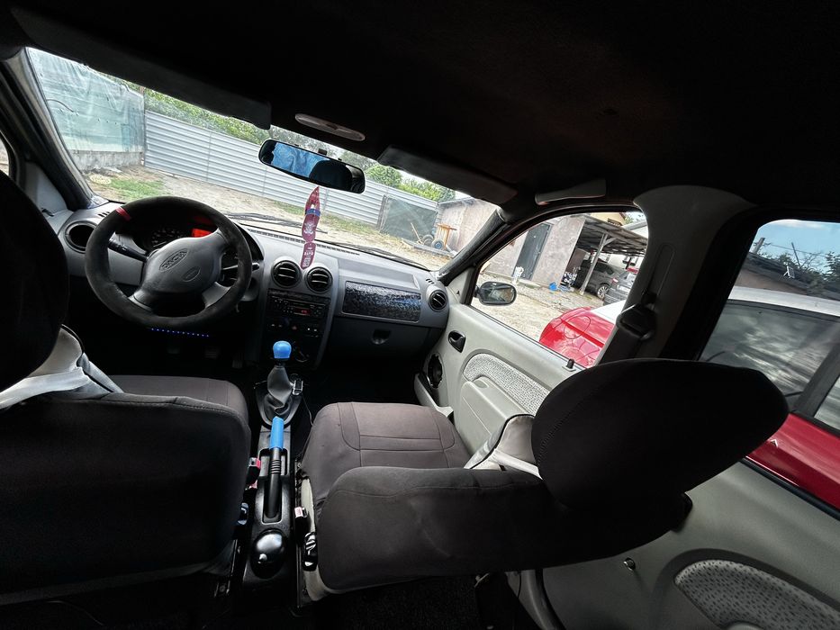 Vând Dacia Logan an fabricație 2005 motor 1 4MPI.Schimb!