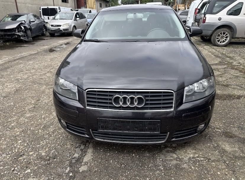 Audi a3 8P 1.6 motor BGU,aripa fata,capota,faruri,radiatoare,tragher,jante r17,bara spate,oglinzi,grila,cod culoare LZ7L