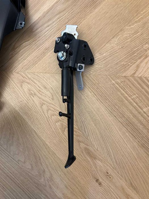 YAMAHA R6 - Pachet COMPLET CARENE NEGRE OEM Yamaha YZF-R6 RJ27 + accesorii + componente montaj (inclus)
