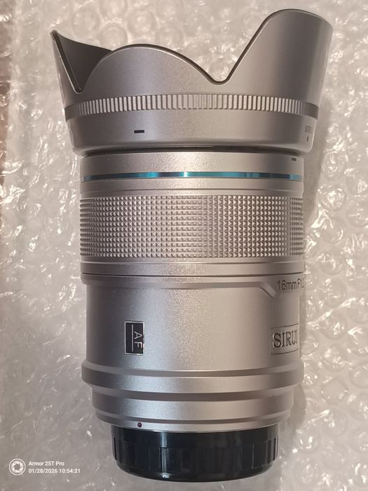 Obiectiv Sony E Șirui 16mm F1.2