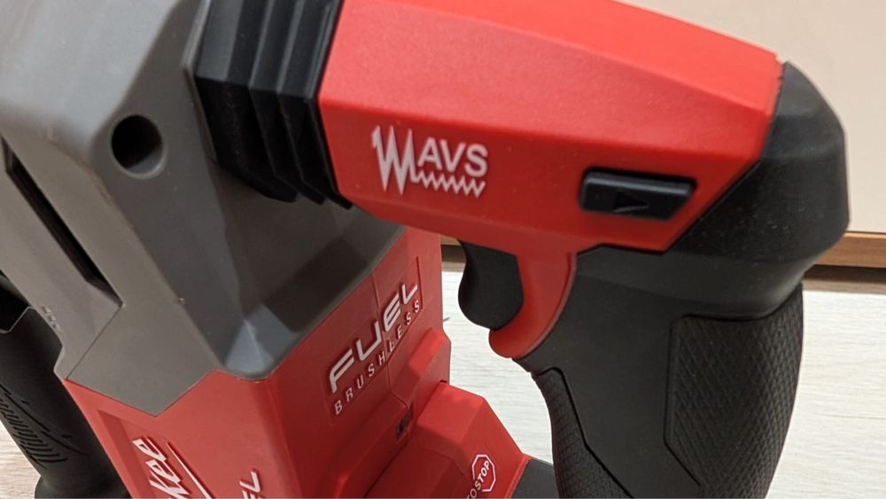 Аккумуляторный перфоратор Milwaukee M18