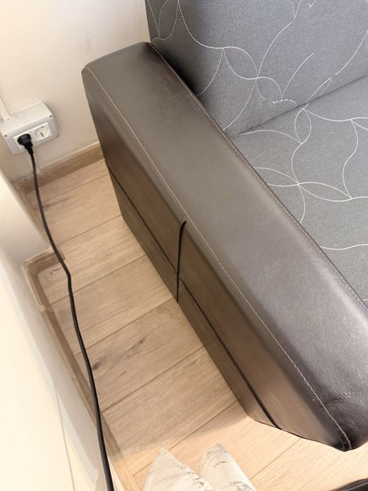 Canapea extensibila 3 locuri , cu lada aproape noua