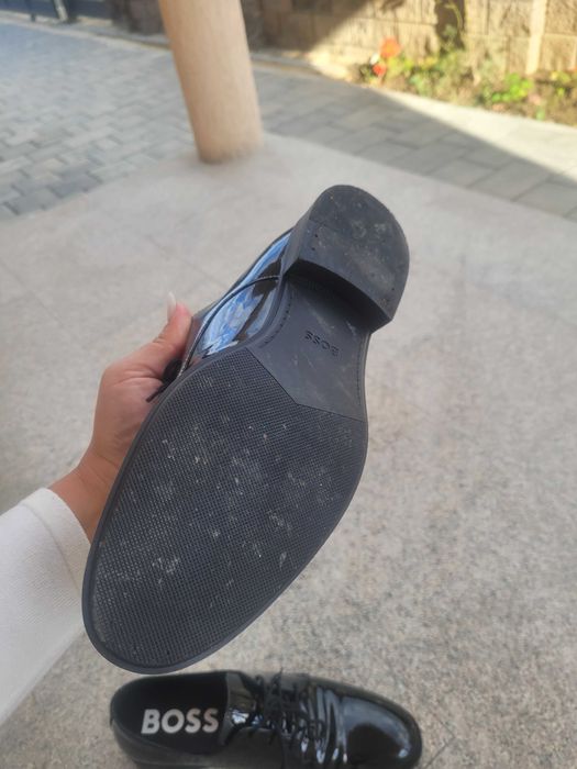 Vand pantofi Hugo boss. O singura purtare