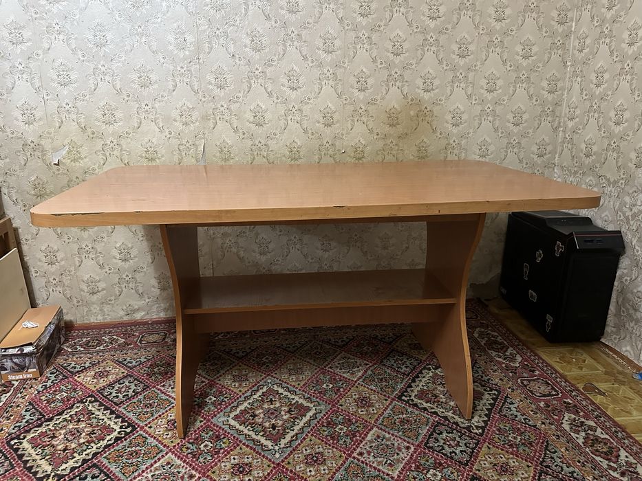 стол хороший большой