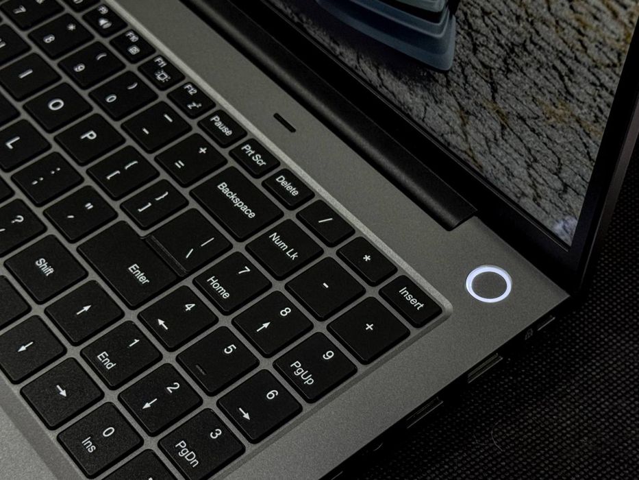 GATEWAY 16/512 kuchli premium toifadagi noutbook