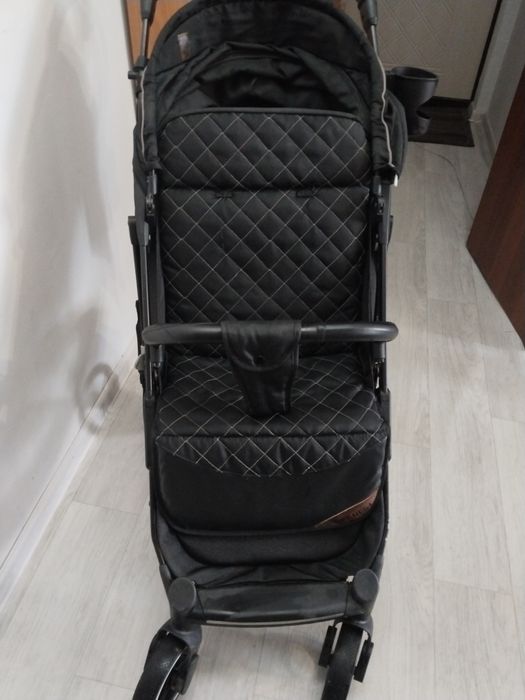 Продам детскую  прогулочную коляску Dearest