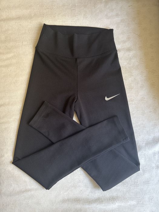 Клинове на Nike и croptop на Adidas