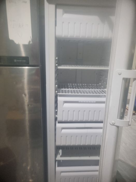 Срочно продам морозилку