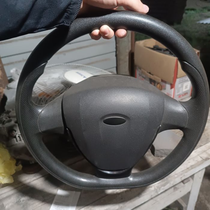 Продам руль приора 2