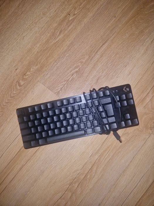 Pachet tastaturi si mouse  CONTINE SI keycaps si swicthuri hotswapable