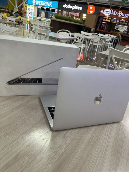 Mac book PRO 13-inch  2017 Core i5 EAC