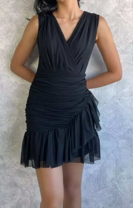 Черна дамска рокля