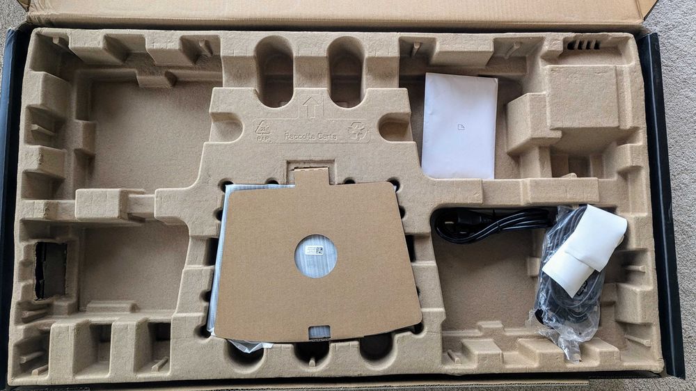 Vând Monitor LED Dell UltraSharp U3225QE