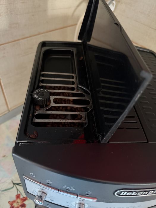 Espressor DeLonghi Magnifica