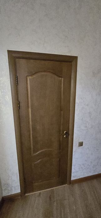 Двери межкомнатные б/у